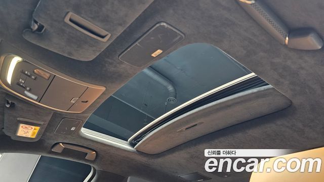 Лексус LS500h 2021 — миниатюра 32