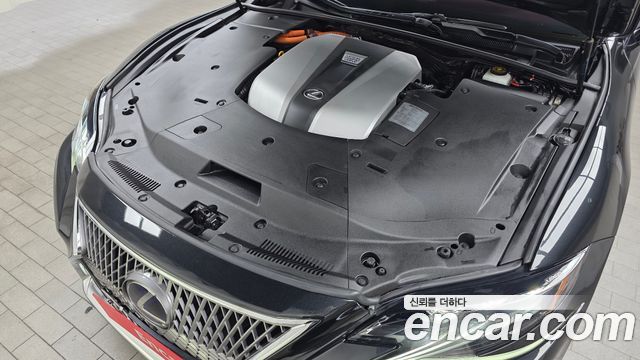 Лексус LS500h 2018 — миниатюра 6