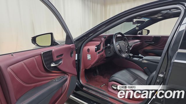 Лексус LS500h 2018 — миниатюра 13