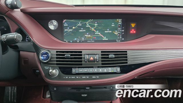 Лексус LS500h 2018 — миниатюра 20