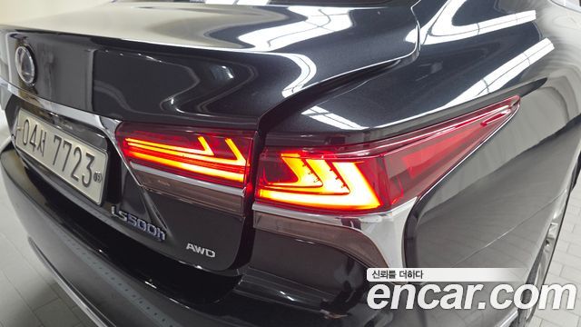 Лексус LS500h 2018 — миниатюра 9