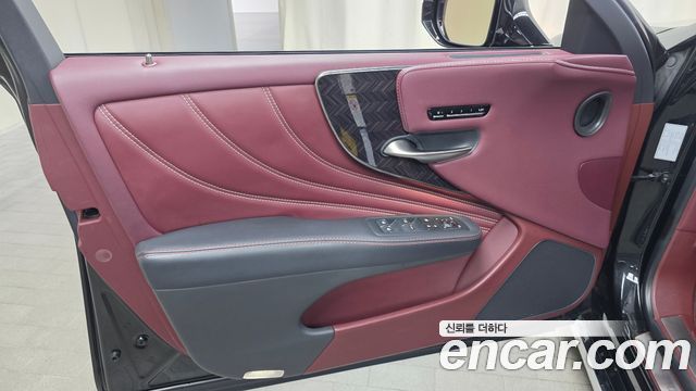Лексус LS500h 2018 — миниатюра 14