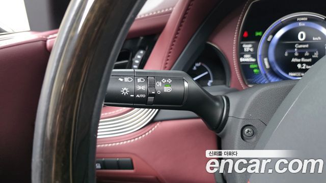 Лексус LS500h 2018 — миниатюра 31