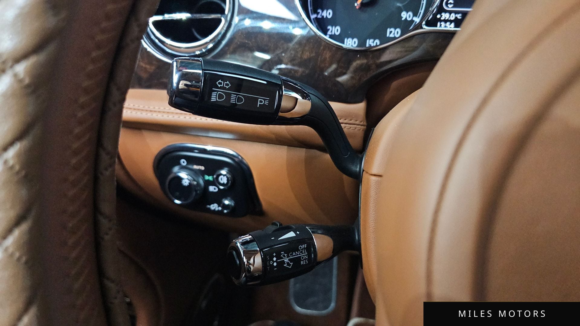 Bentley Mulsanne 2018 — миниатюра 21
