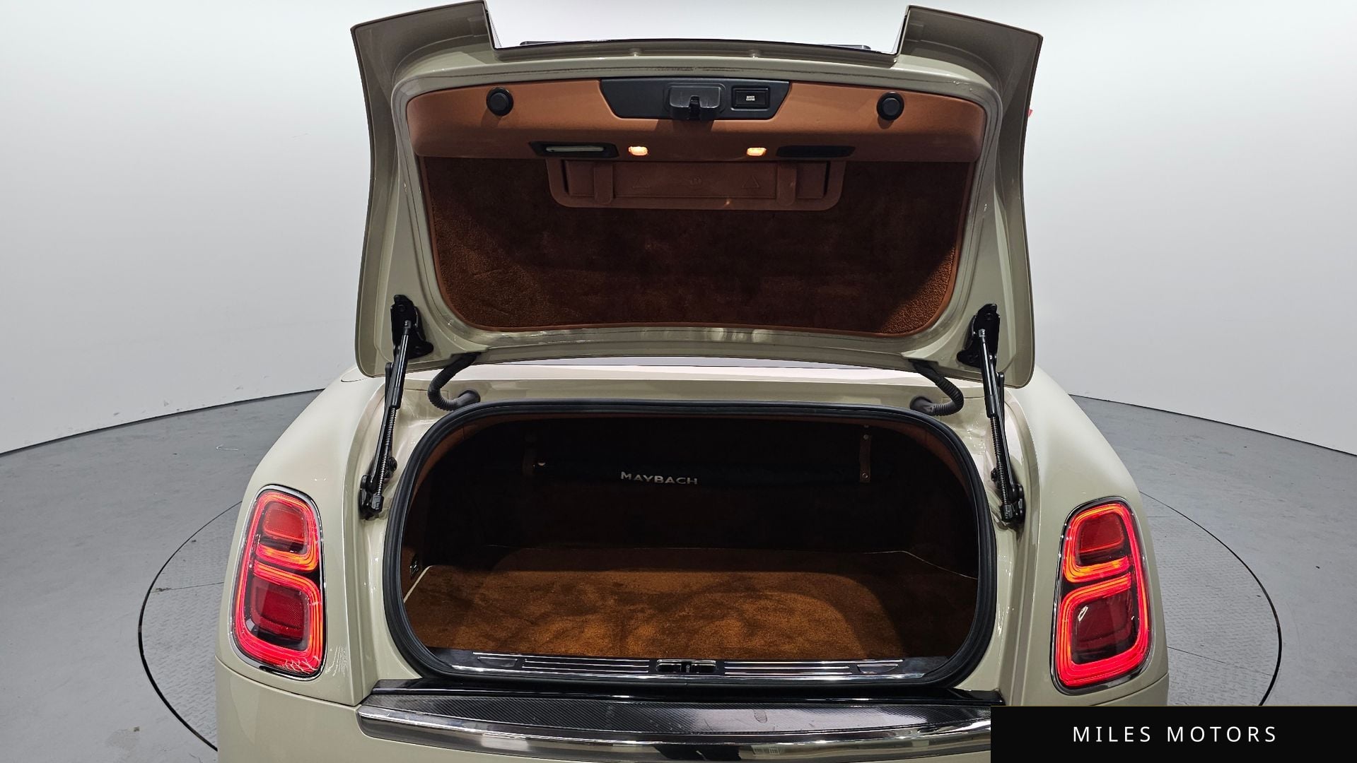 Bentley Mulsanne 2018 — миниатюра 26