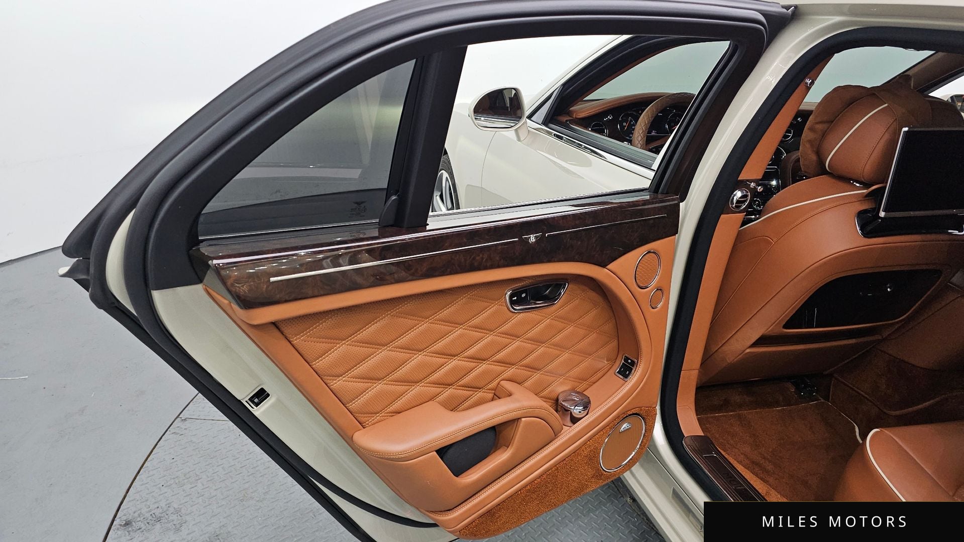 Bentley Mulsanne 2018 — миниатюра 15