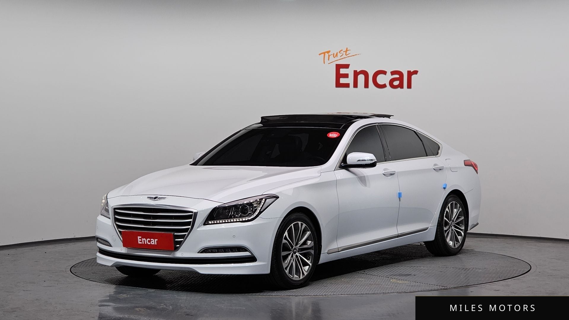 Hyundai Genesis 2015 — фото 1 из 12