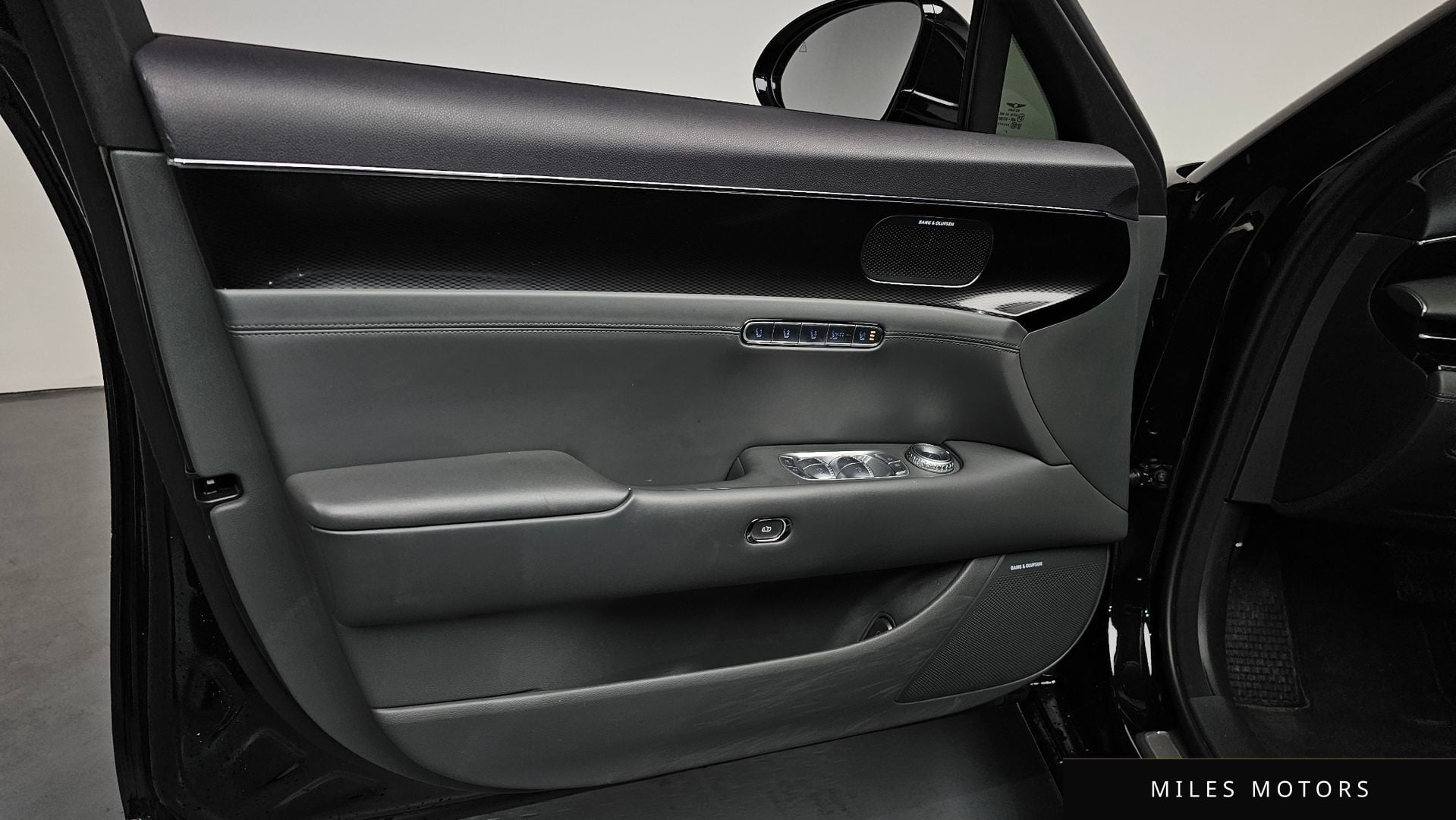 Genesis G90 (RS4) 2023 — миниатюра 14