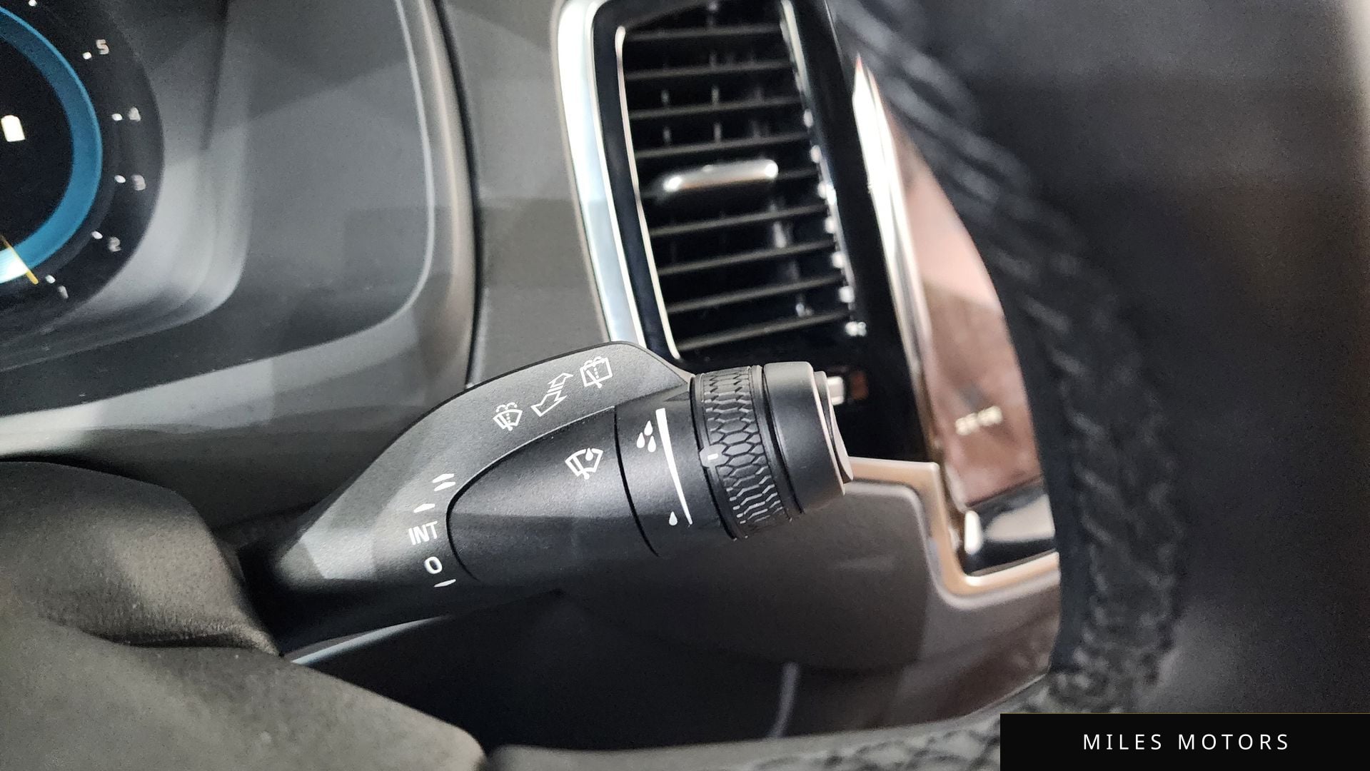 Volvo XC90 2023 — миниатюра 37