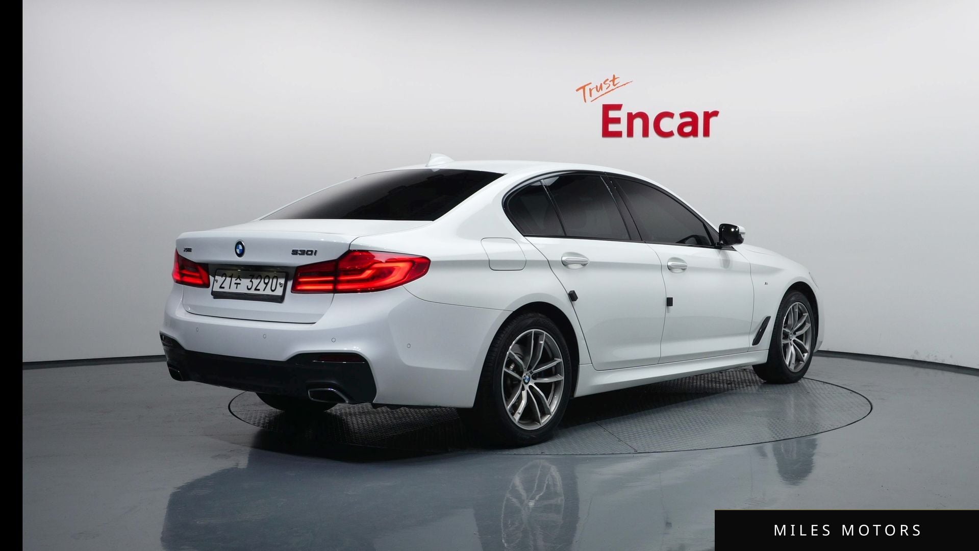 BMW 5 Series (G30) 2017 — миниатюра 2