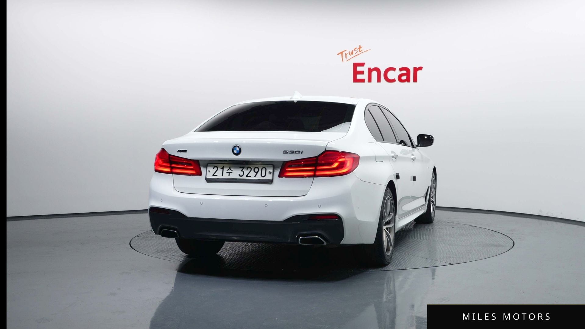 BMW 5 Series (G30) 2017 — миниатюра 4