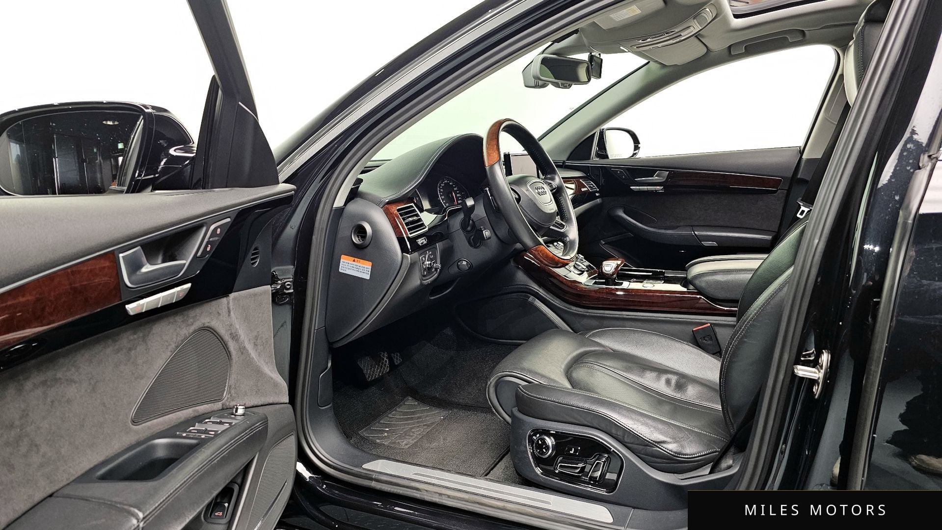 Audi A8 2012 — миниатюра 10