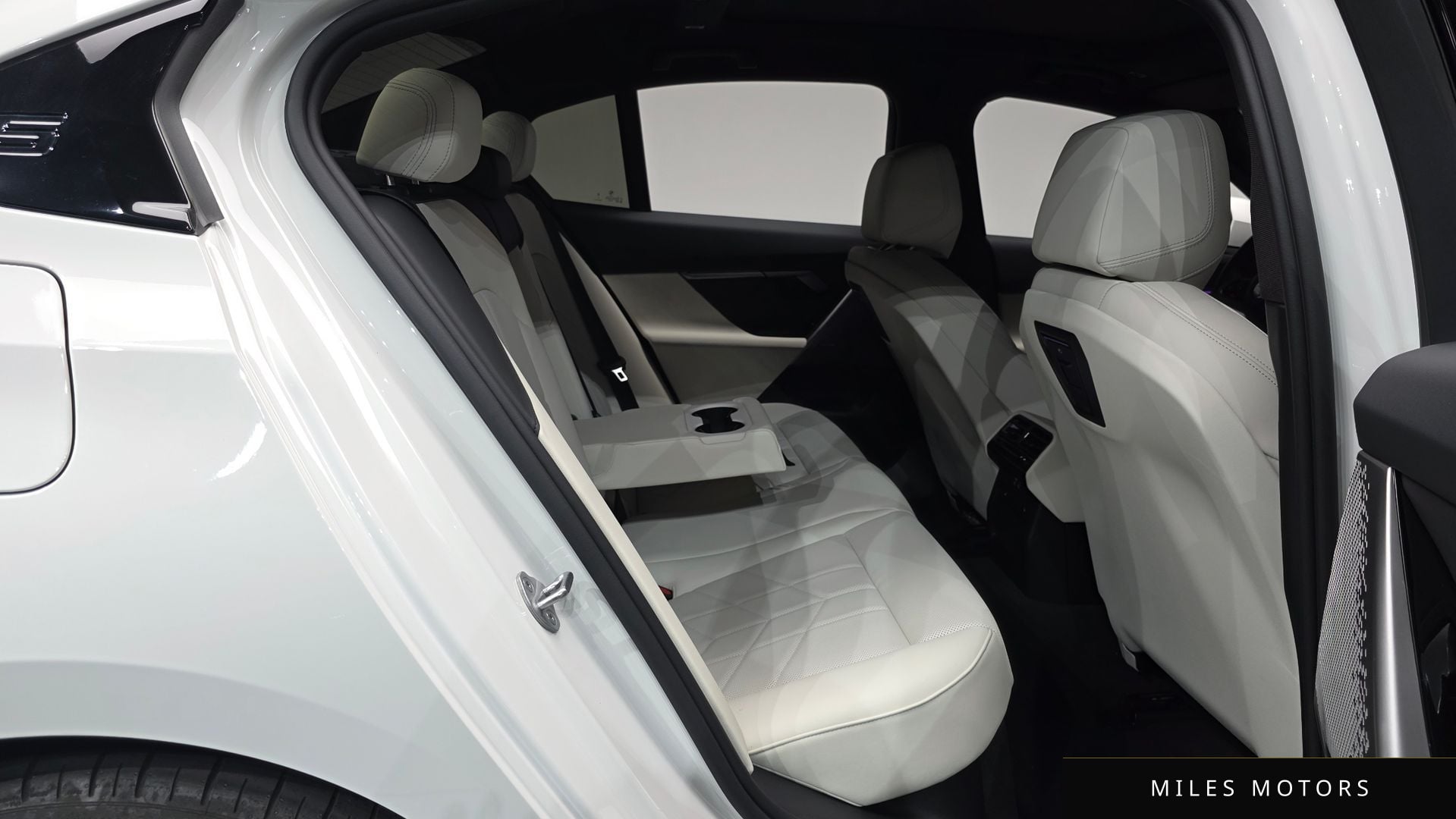 BMW 5 Series (G60) 2025 — миниатюра 17