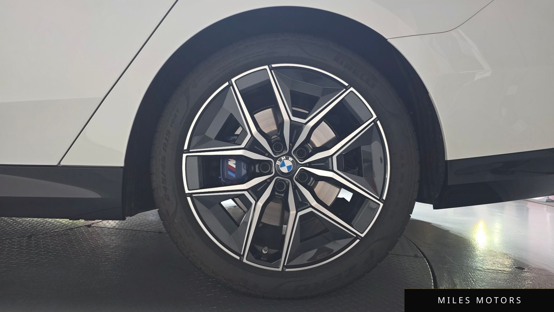 BMW 5 Series (G60) 2025 — миниатюра 6
