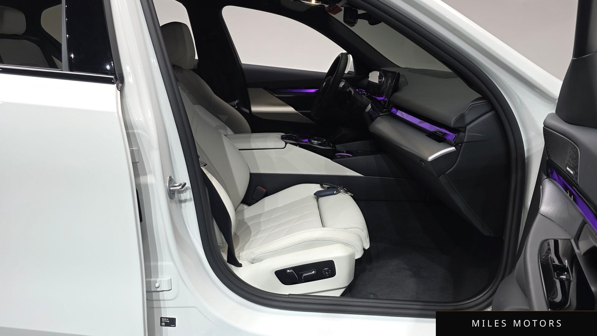 BMW 5 Series (G60) 2025 — миниатюра 15
