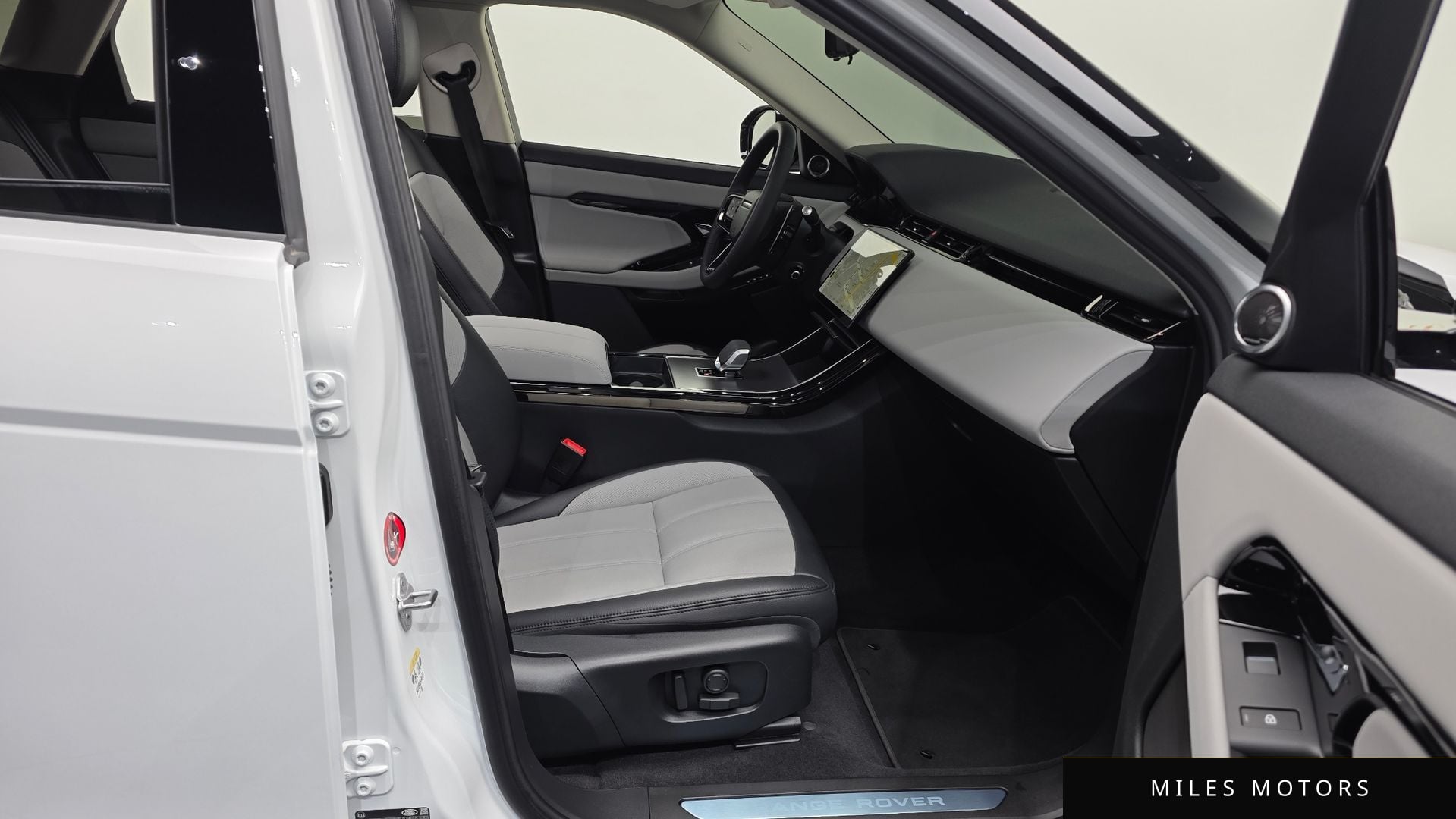 Land Rover Range Rover Evoque 2025 — миниатюра 3