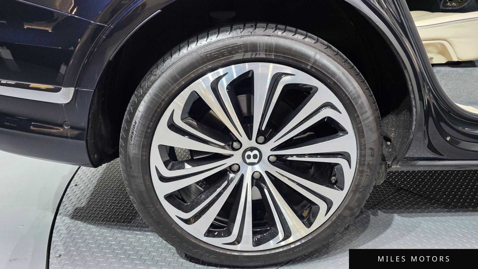 Bentley 벤테이가 2023 — миниатюра 5