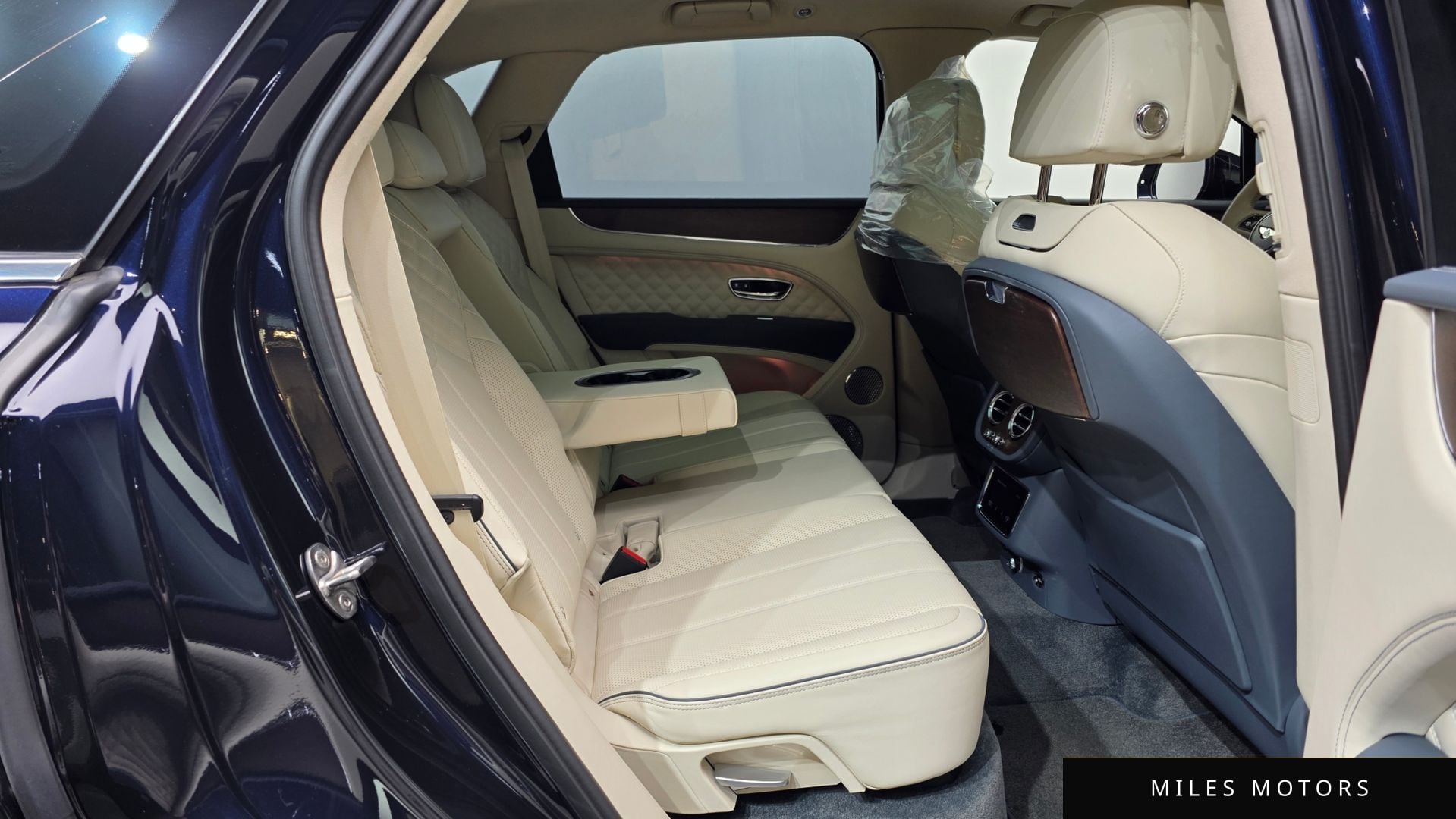 Bentley 벤테이가 2023 — миниатюра 12
