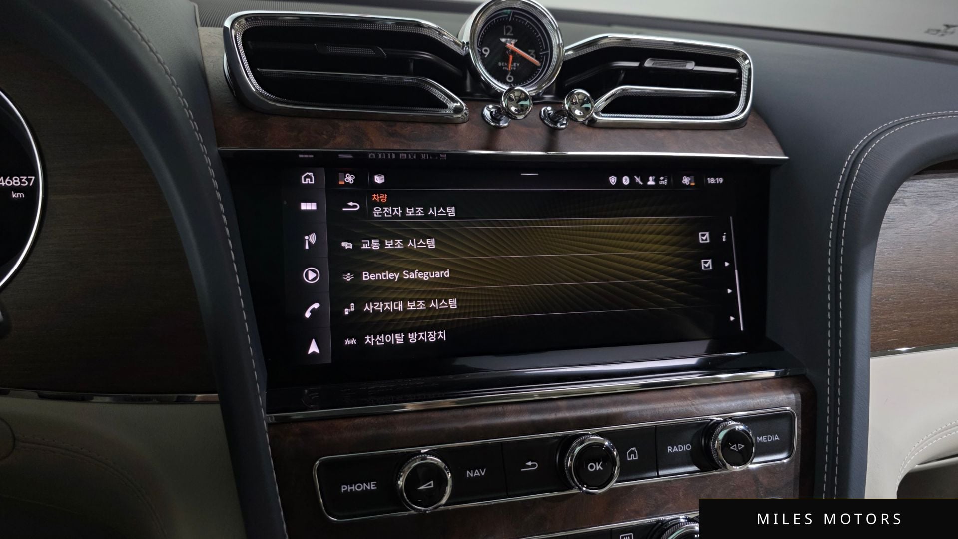 Bentley 벤테이가 2023 — миниатюра 16