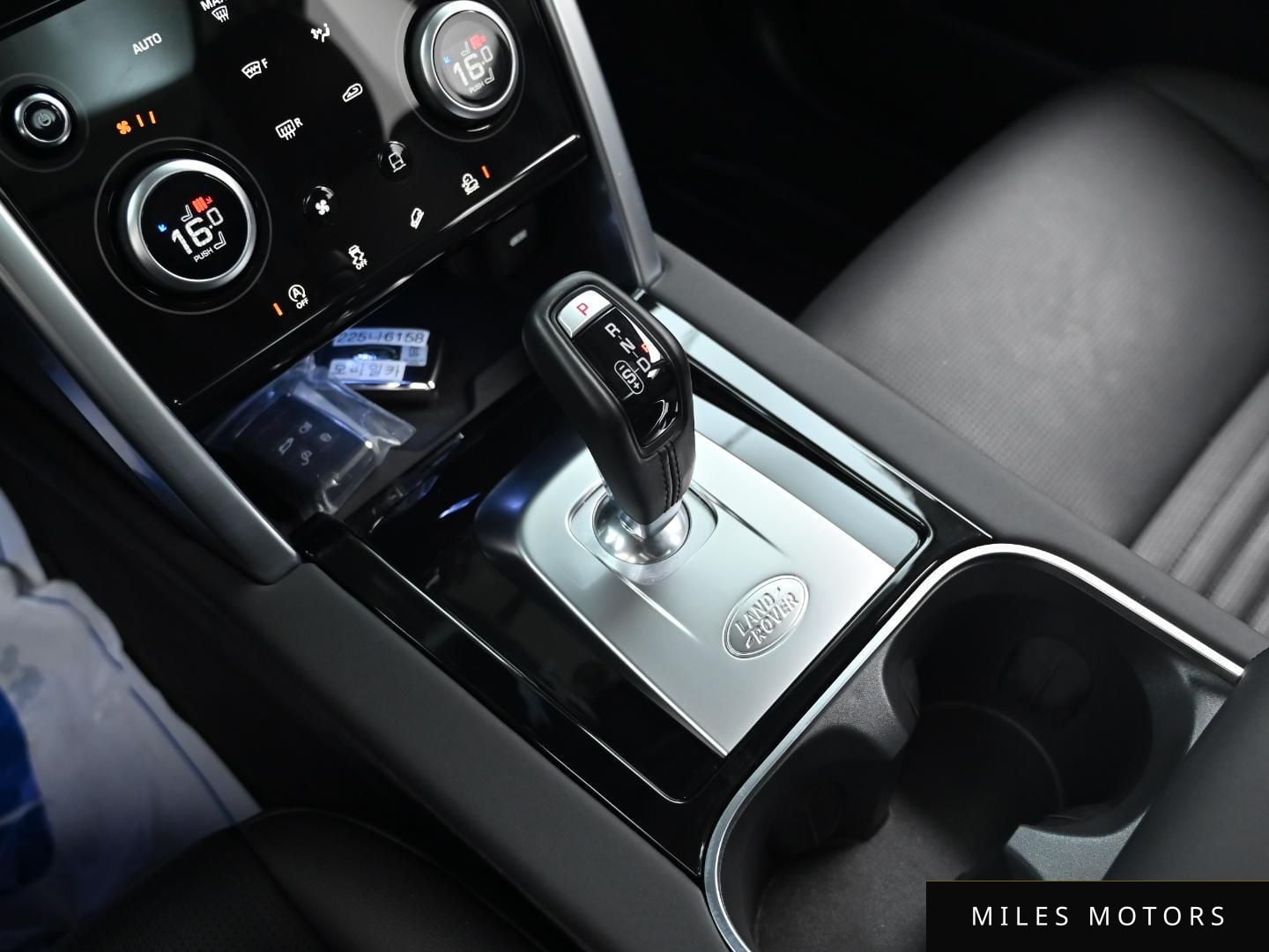 Land Rover Discovery Sport 2023 — миниатюра 9