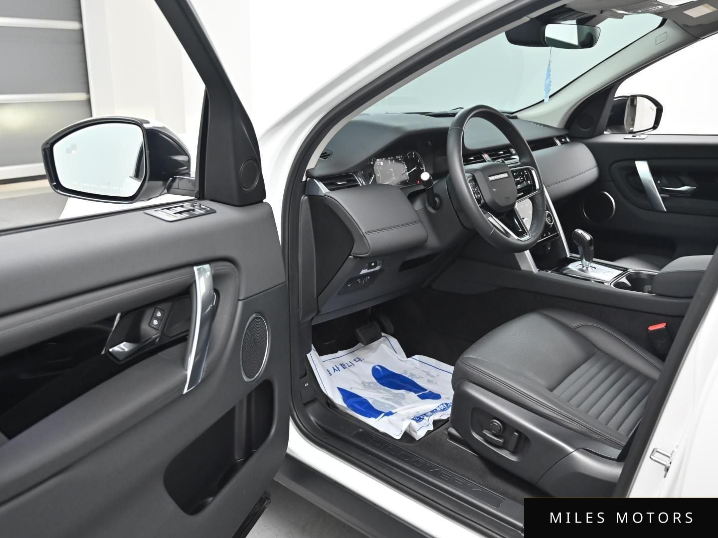 Land Rover Discovery Sport 2023 — миниатюра 11