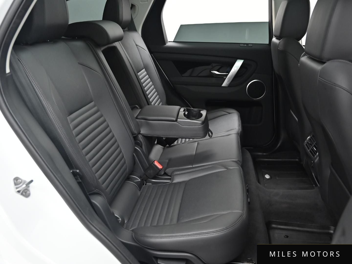 Land Rover Discovery Sport 2023 — миниатюра 12