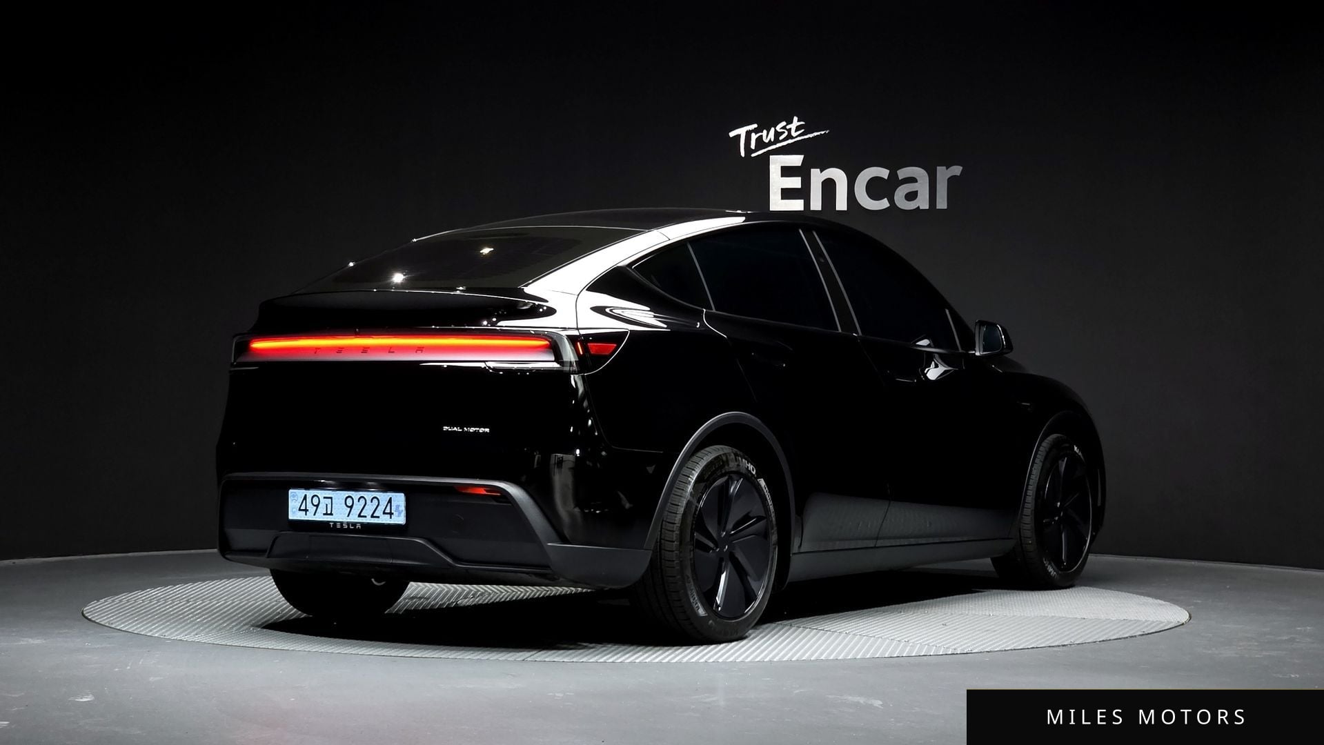 Tesla Model Y 2025 — миниатюра 2