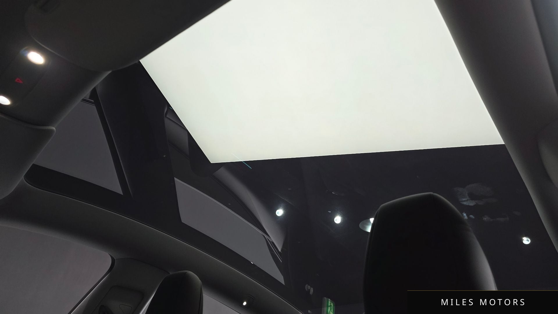 Tesla Model Y 2025 — миниатюра 25