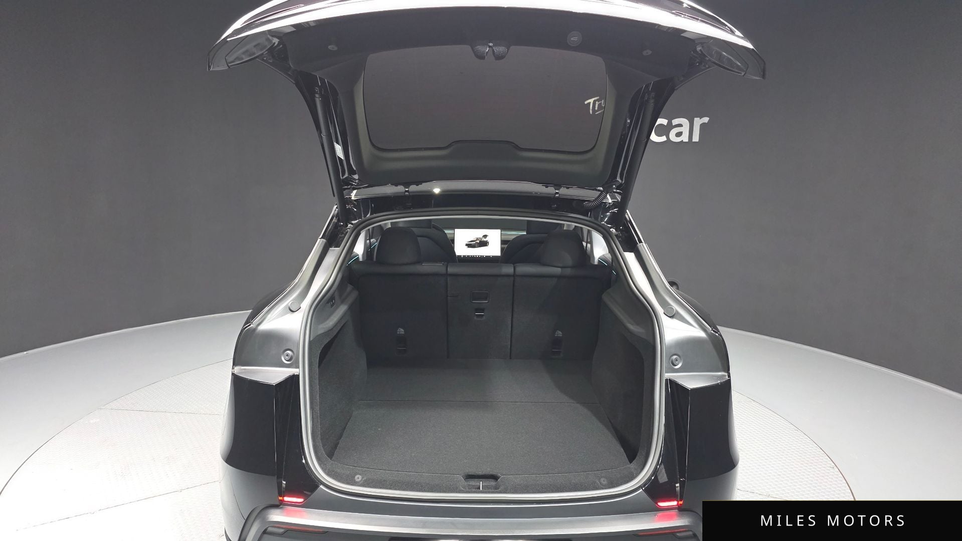 Tesla Model Y 2025 — миниатюра 26