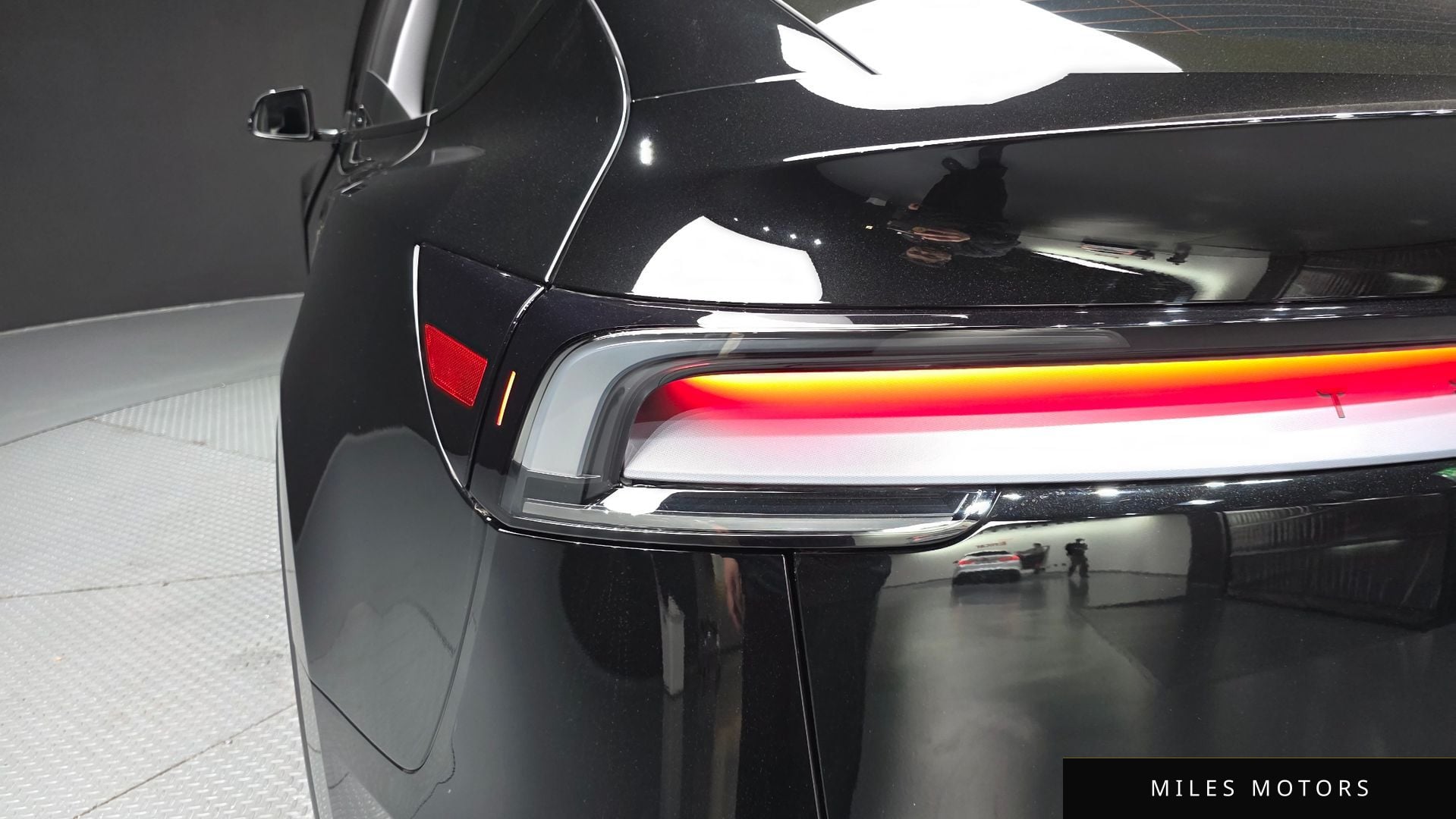 Tesla Model Y 2025 — миниатюра 9