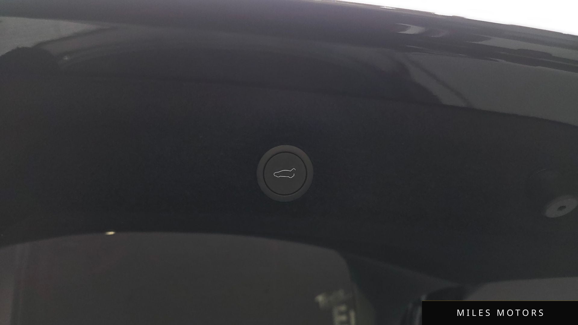 Tesla Model Y 2025 — миниатюра 36