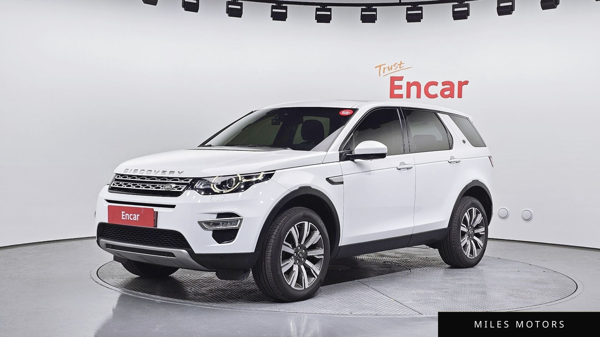 Land Rover Discovery Sport 2017 — фото 1 из 12