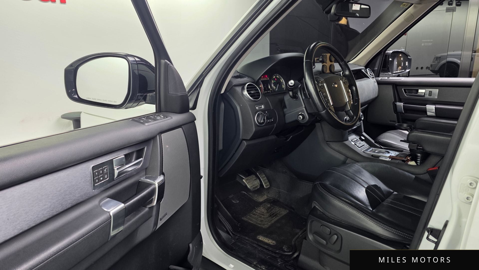 Land Rover Discovery 2016 — миниатюра 10