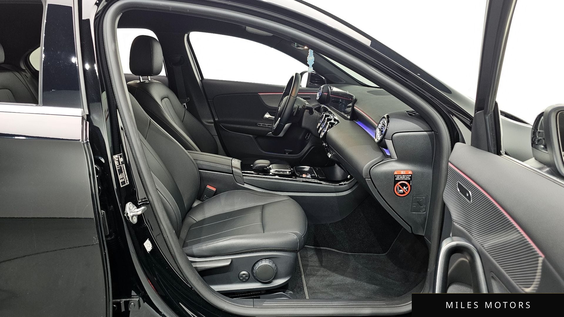 Mercedes-Benz A-Class W177 2022 — миниатюра 11