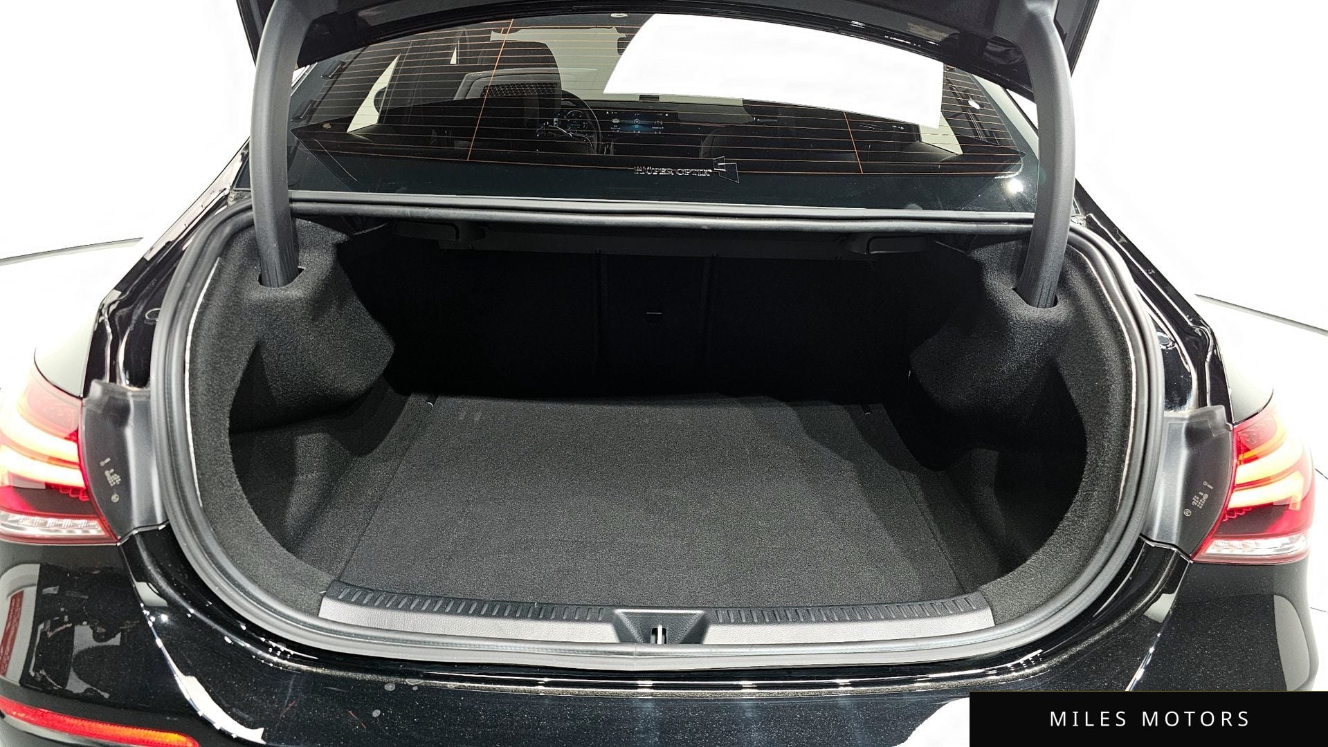 Mercedes-Benz A-Class W177 2022 — миниатюра 20
