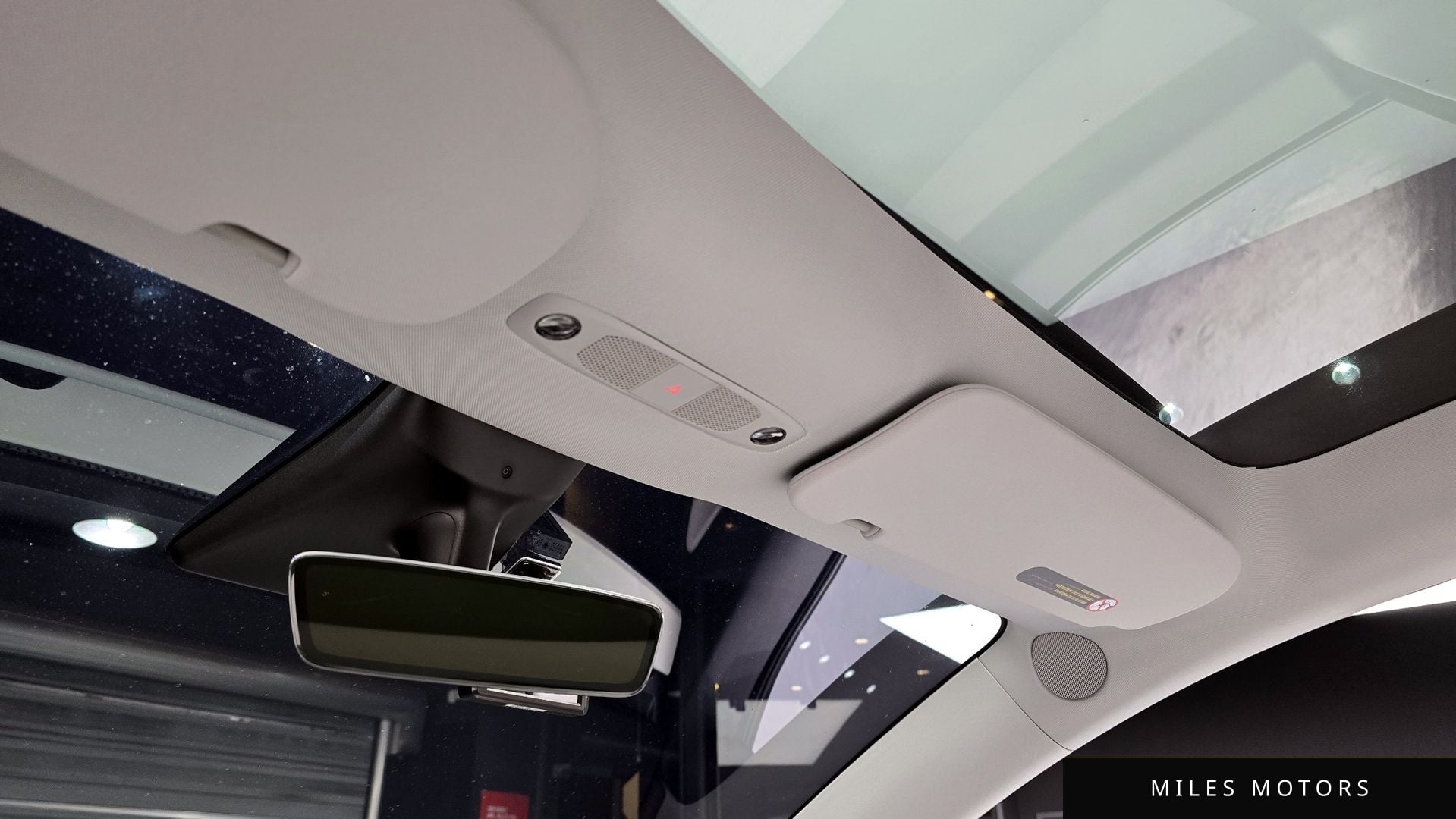 Tesla 모델 Y 2021 — миниатюра 18
