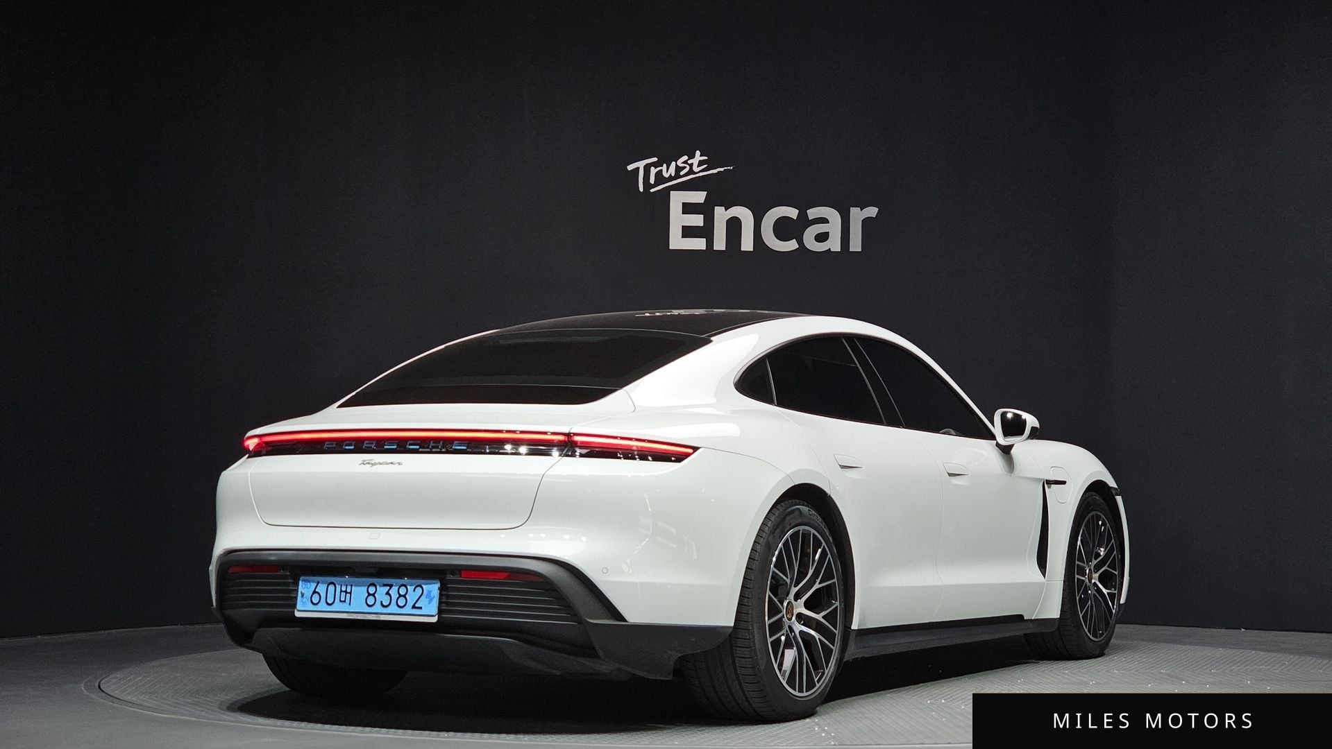 Porsche 타이칸 2022 — миниатюра 2
