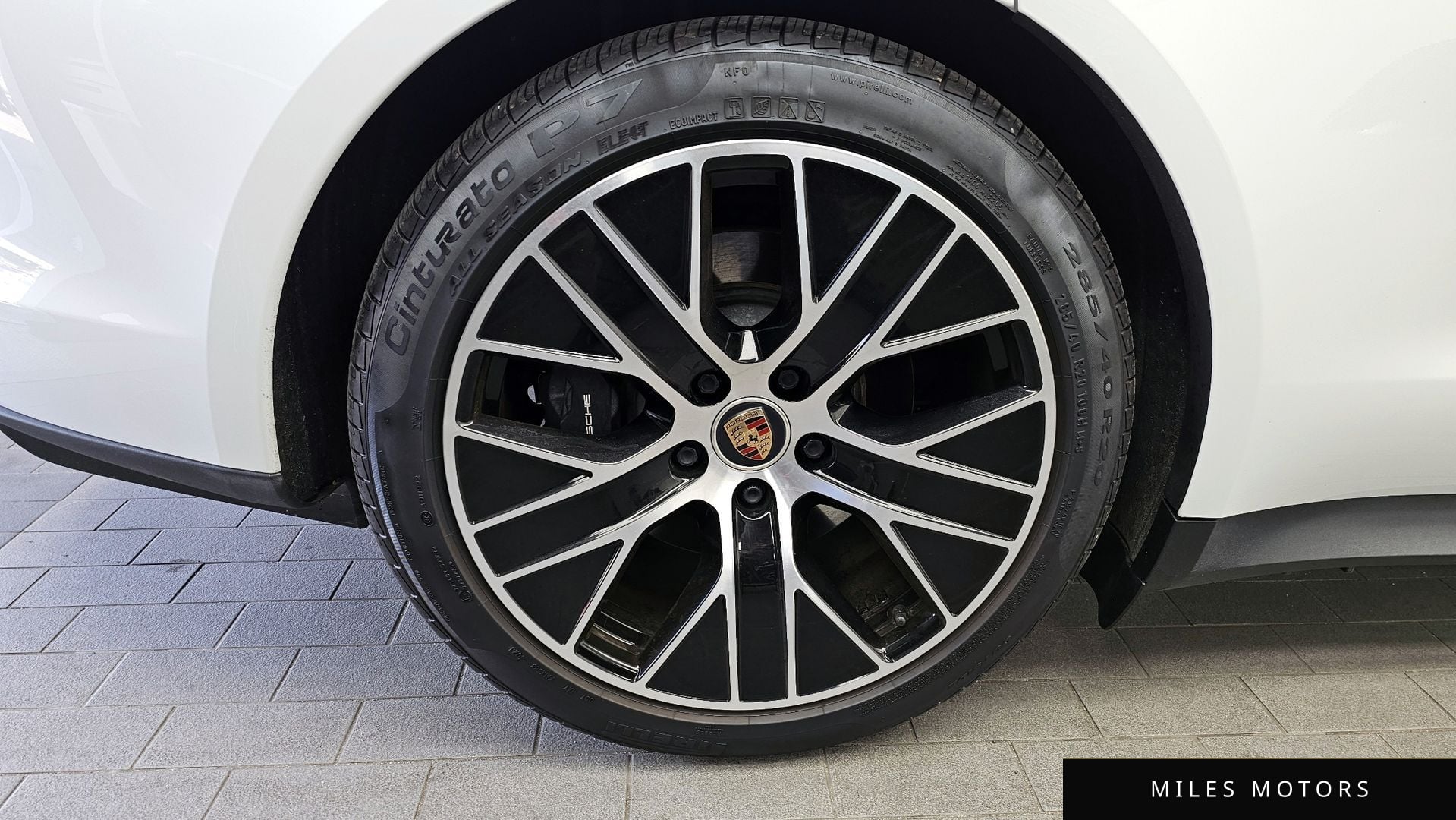 Porsche 타이칸 2022 — миниатюра 5