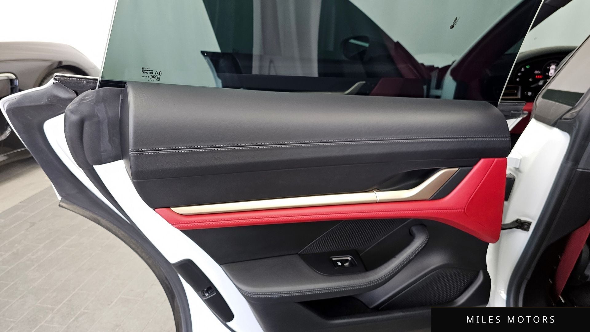 Porsche 타이칸 2022 — миниатюра 15