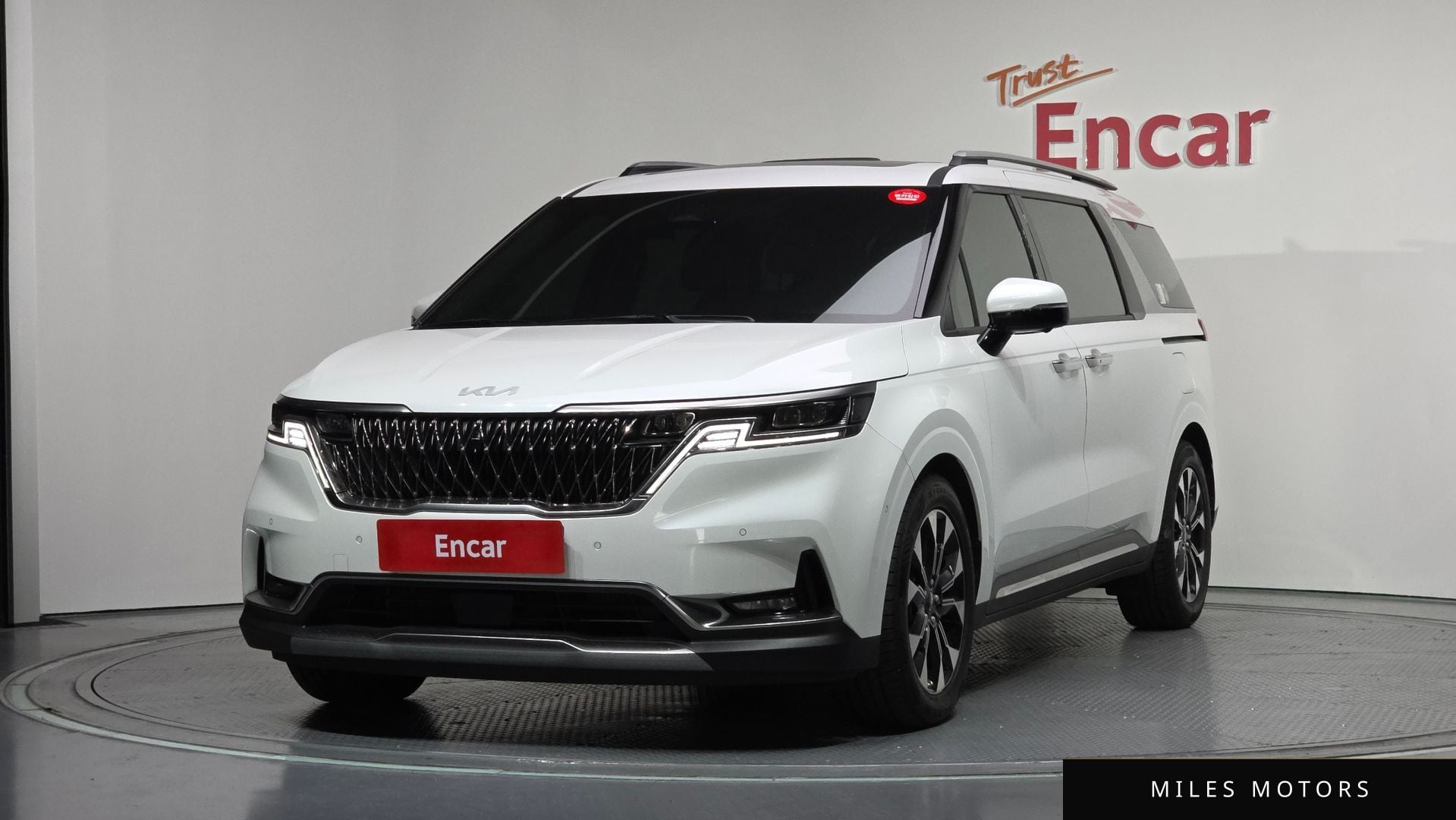 Kia Carnival 2023 — фото 1 из 12