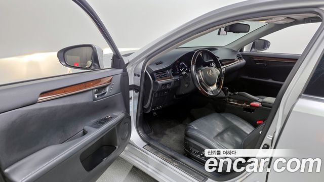 Лексус ES300h 2015 — миниатюра 10