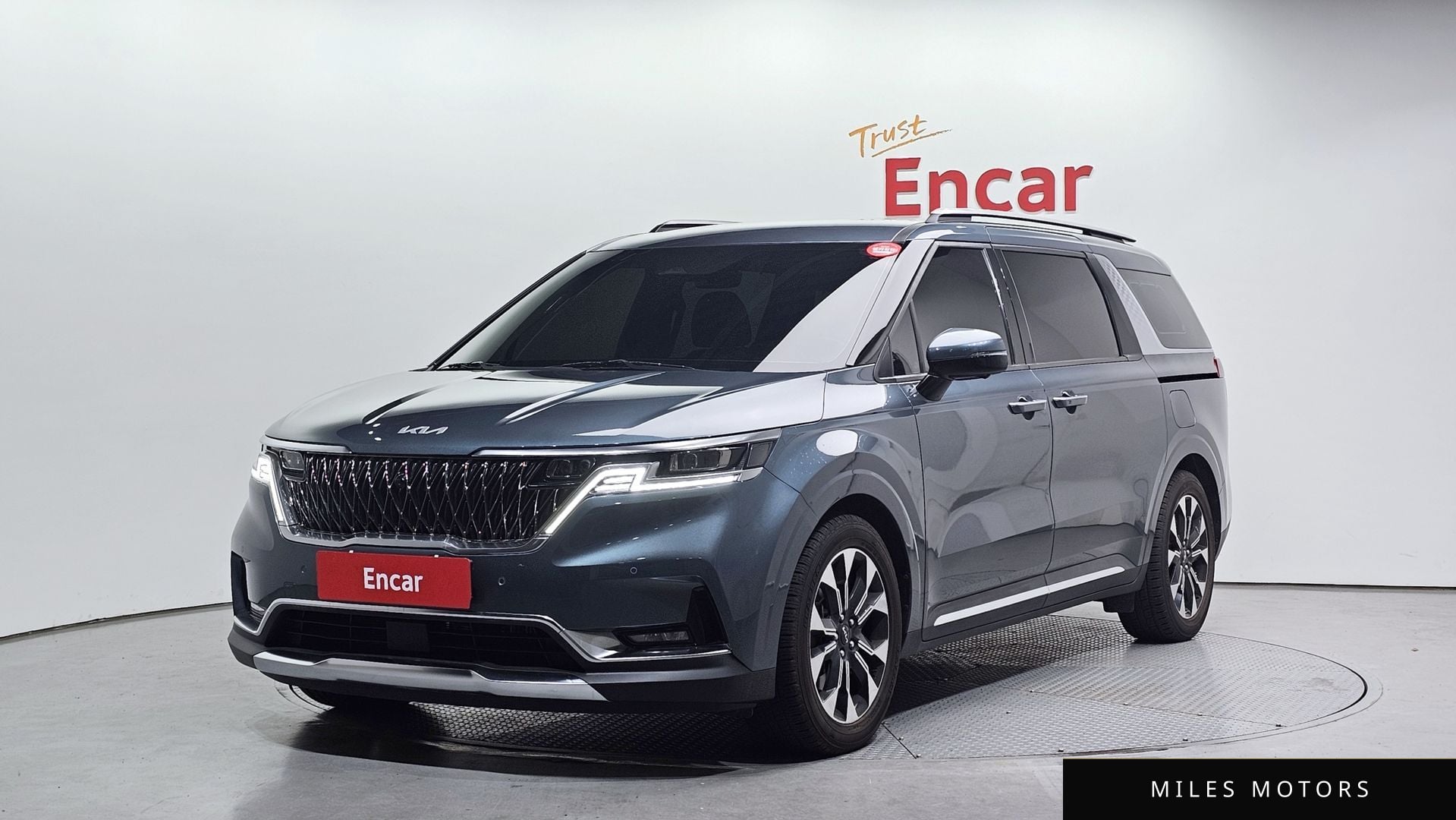 Kia Carnival 2021 — фото 1 из 12