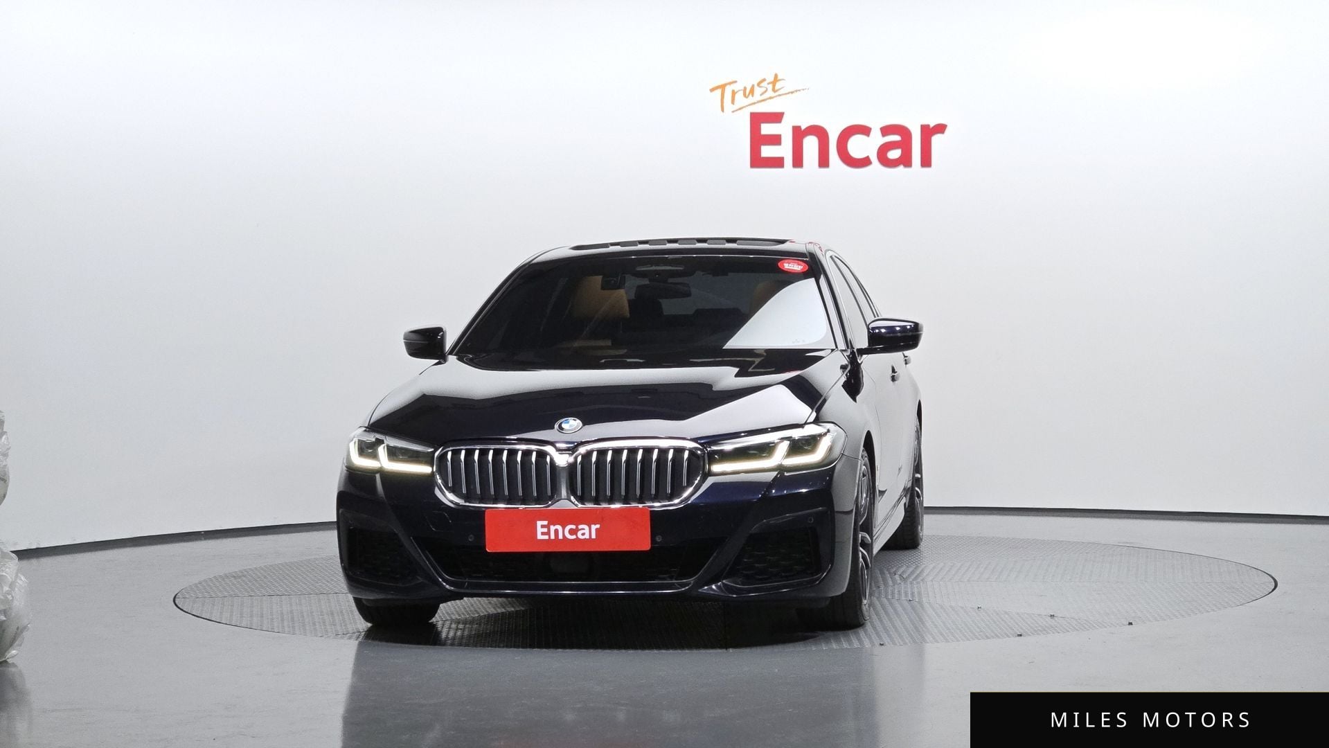 BMW 5 Series (G30) 2023 — миниатюра 3