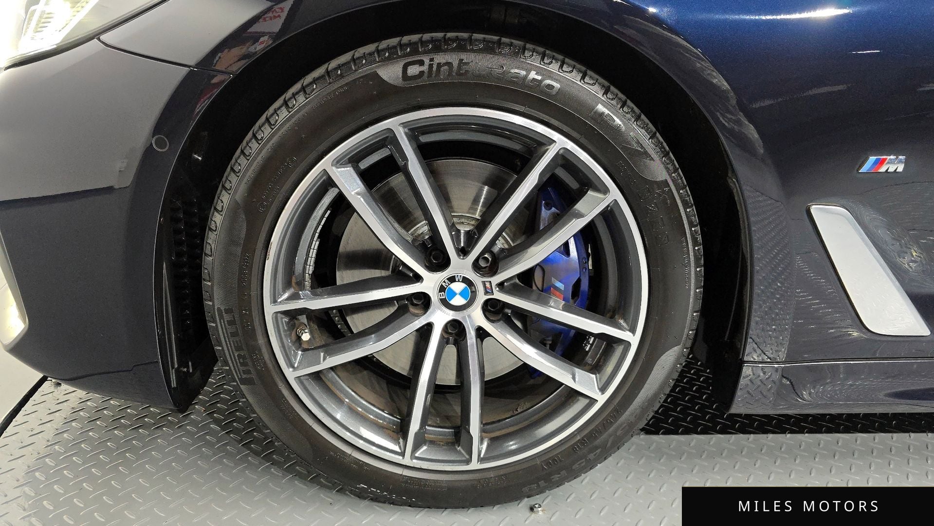 BMW 5 Series (G30) 2023 — миниатюра 5