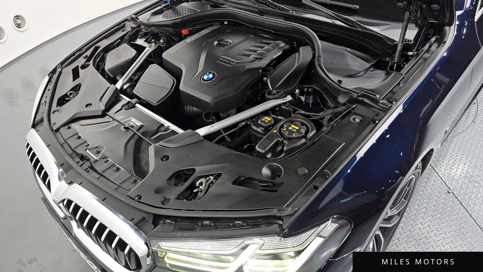 BMW 5 Series (G30) 2023 — миниатюра 6