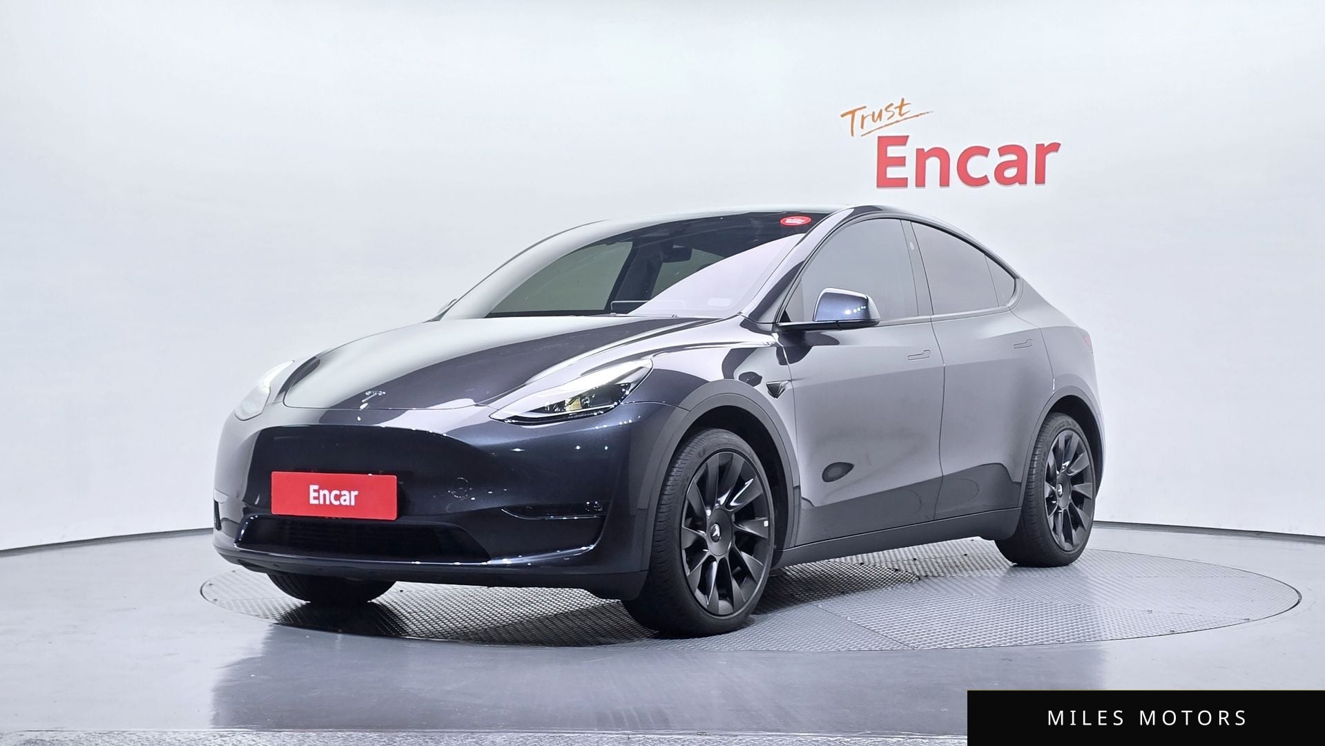 Tesla Model Y 2024 — фото 1 из 12