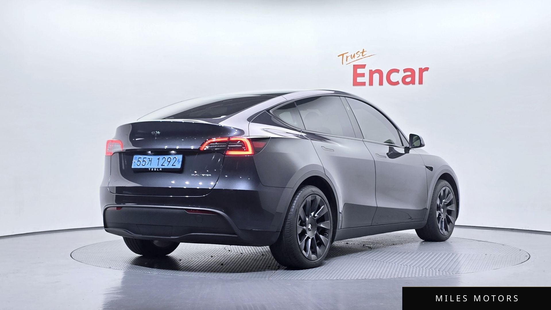 Tesla Model Y 2024 — миниатюра 2