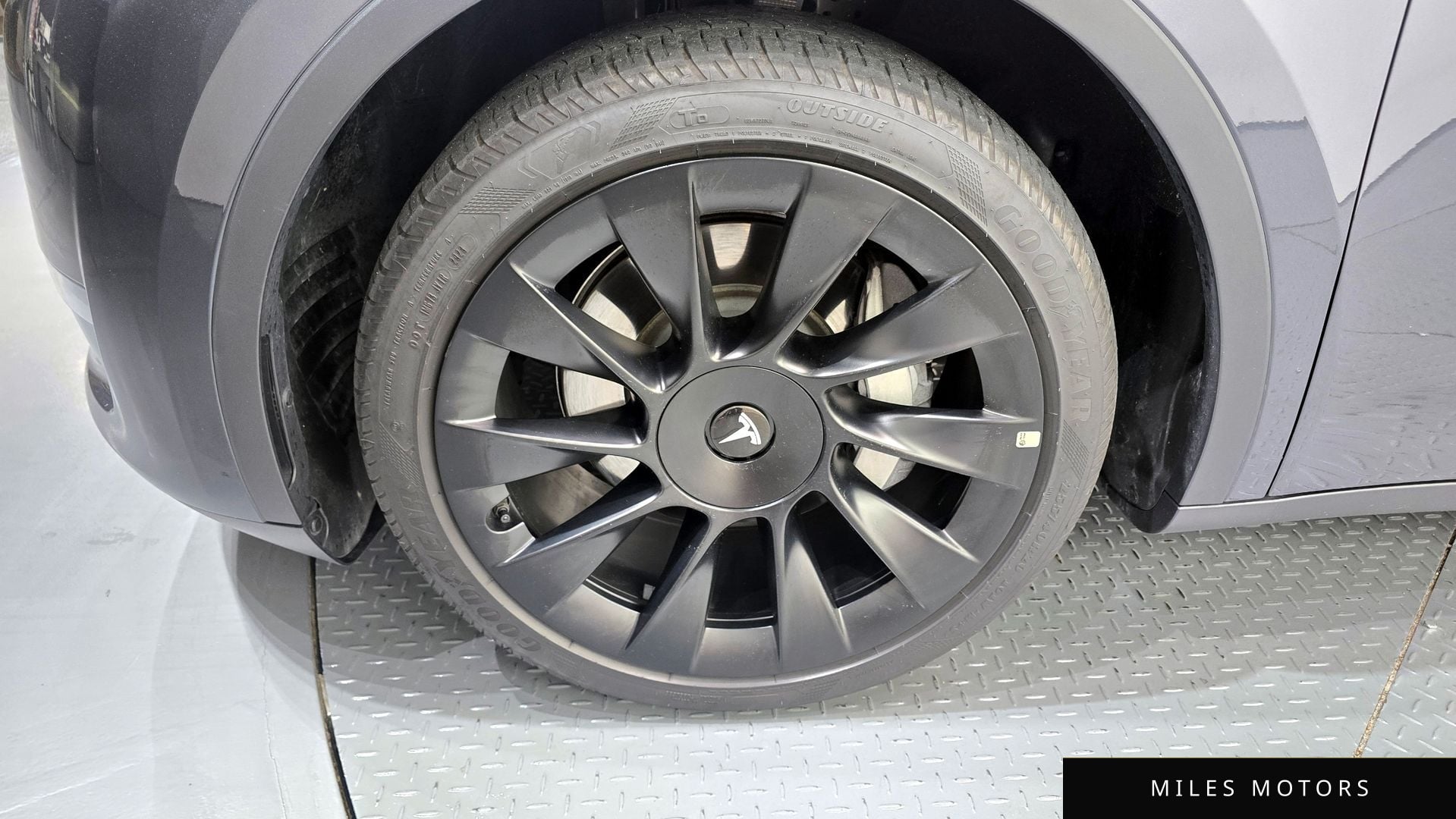 Tesla Model Y 2024 — миниатюра 5