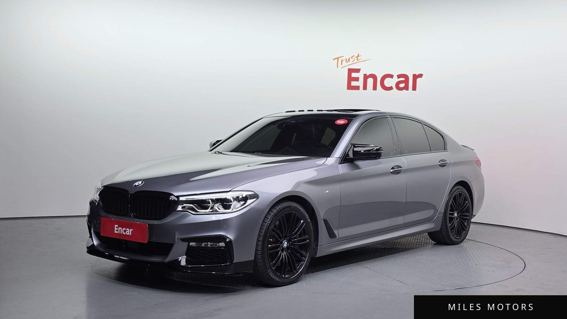 BMW 5 Series (G30) 2018 — фото 1 из 12