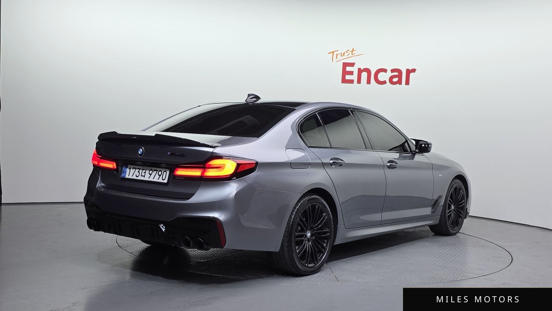 BMW 5 Series (G30) 2018 — миниатюра 2